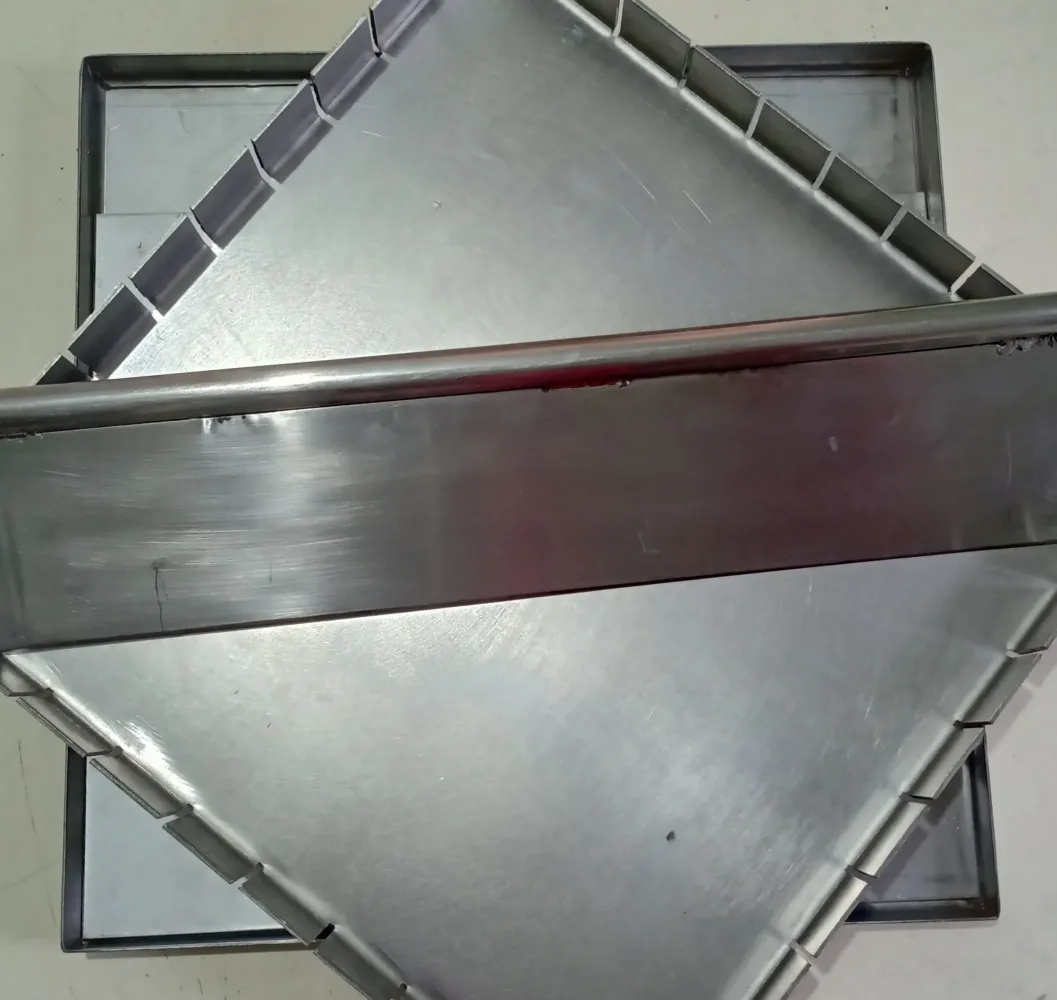  CORTADOR P/ 100 BARRINHAS  2,5x2,5x2,5cm  + LÂMINA + BANDEJA FFALSO