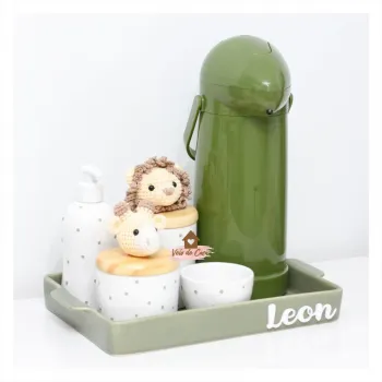 Kit Higiene - 6 peças - Poá - Safari - Leão + Girafa - Garrafa 1L - Bandeja Cerâmica - Foto 2