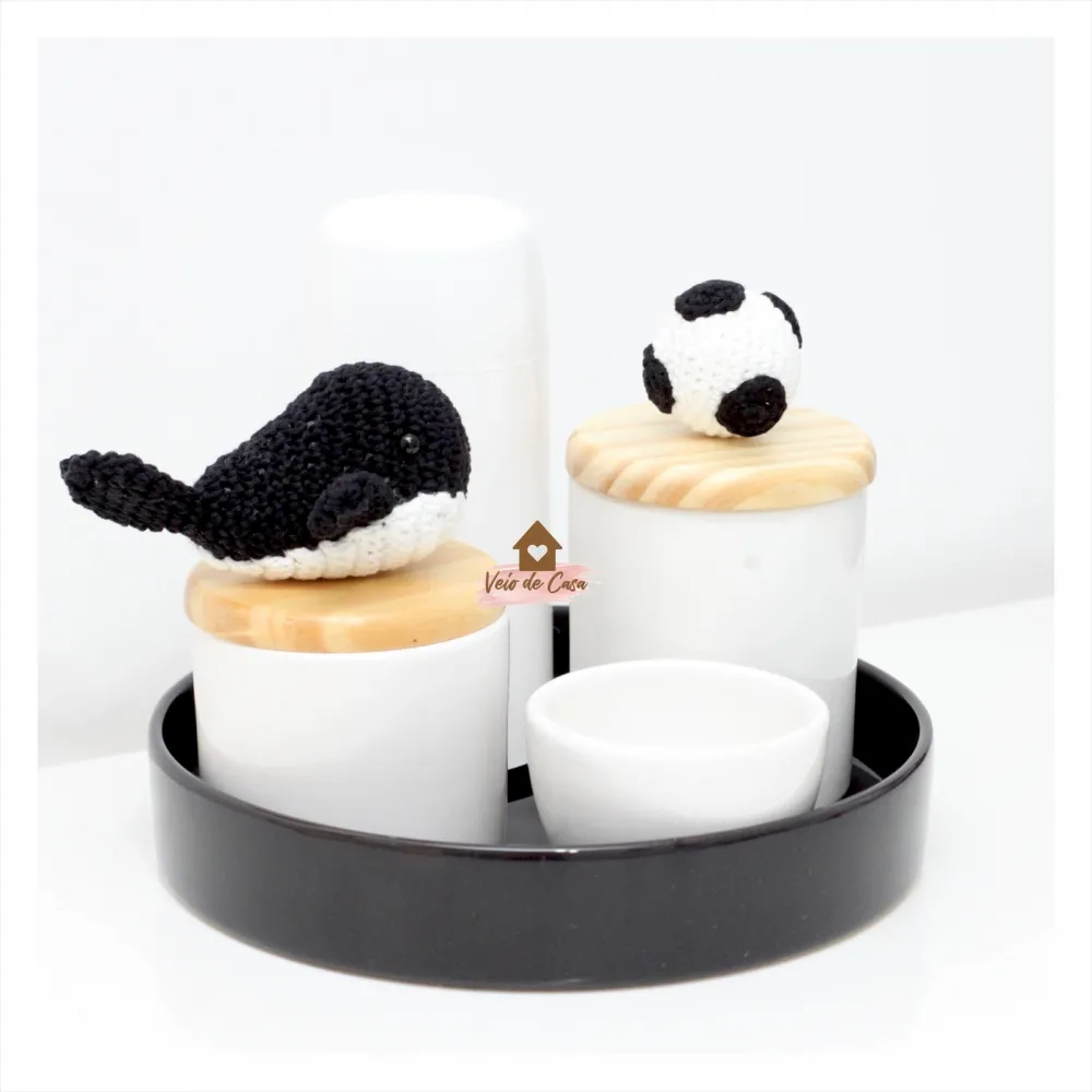 Kit Higiene - Baleia + Bola de Futebol - 5 peças - Bandeja Redonda