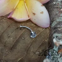 Banana FLOATING em TITÂNIO com Pedras Branca ( UMBIGO) 553 - Foto 4
