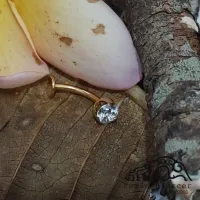 Banana FLOATING em TITÂNIO PVD GOLD com Pedras Branca ( UMBIGO) 552 - Foto 4