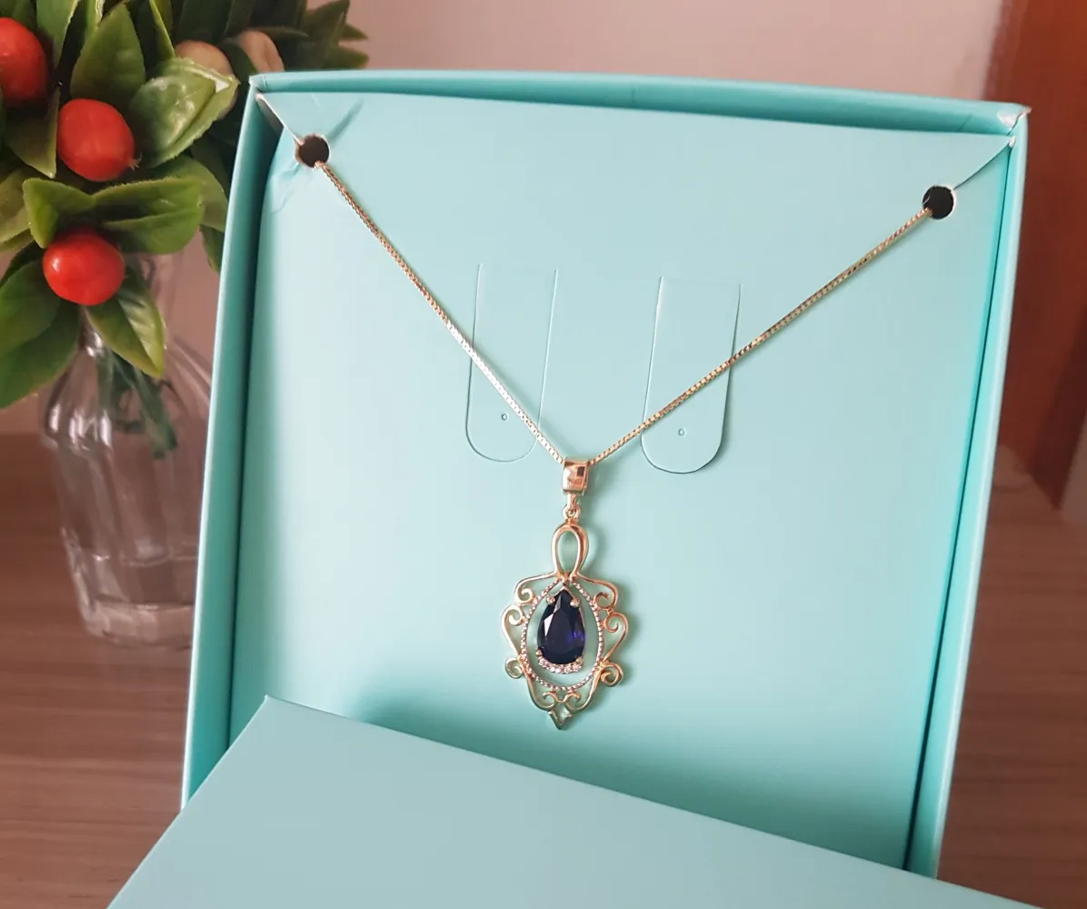 Colar de cristal gota azul marinho folheado a ouro 18k