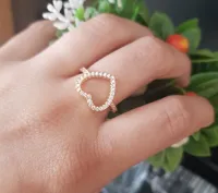 Anel de coração cravejado de zircônios folheado a ouro 18k. - Foto 2