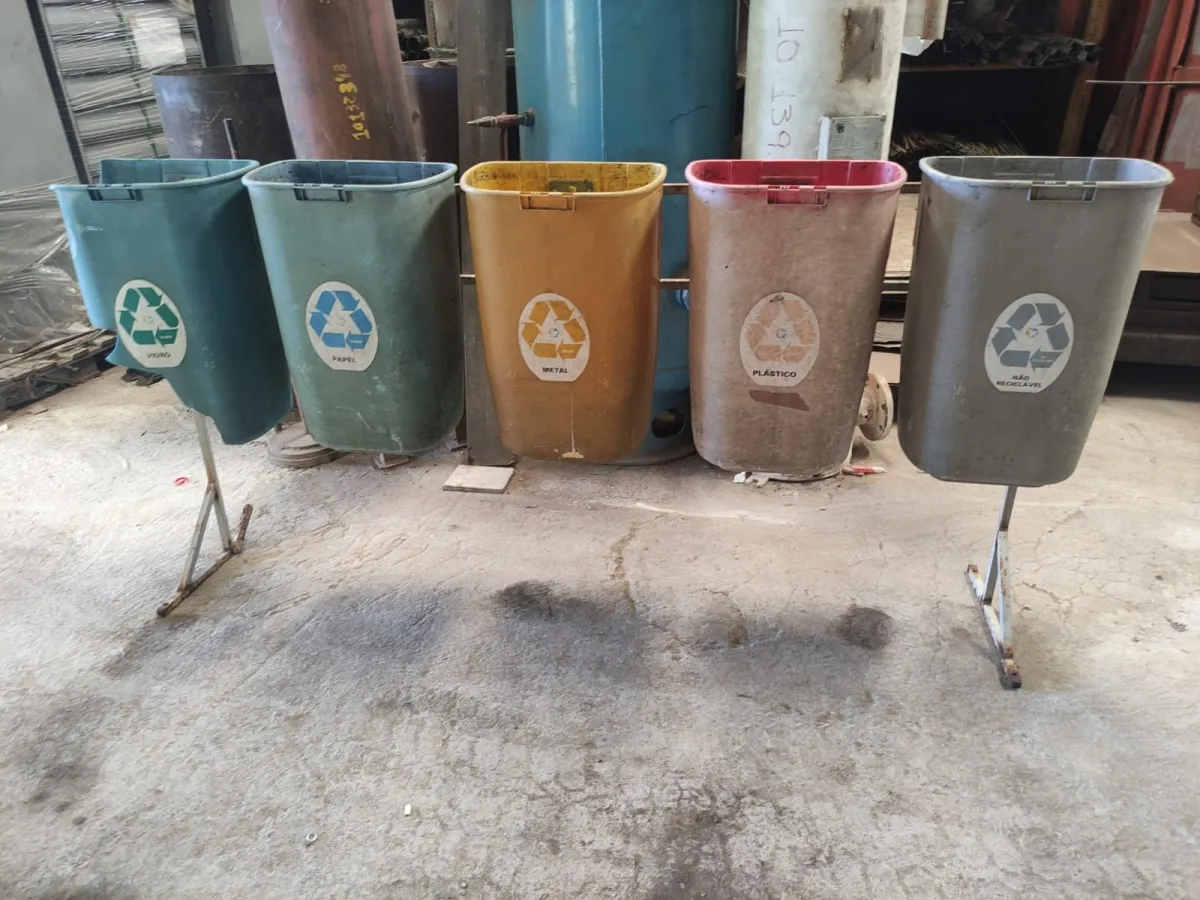 Conjunto de lixeiras 60 litros - Cód. 1522