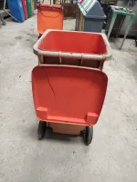 Lixeira com rodinhas 130 L - Cód. 1524 - Foto 2