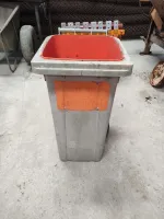 Lixeira com rodinhas 130 L - Cód. 1524 - Foto 3