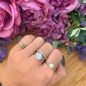 Anel oval com lateral vazada  Imagem