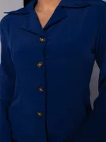 camisa manga longa com botao trapecio onbro por fora moda feminina - Foto 3