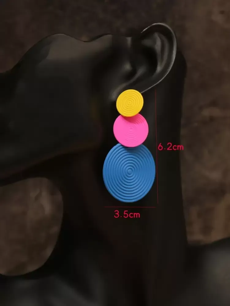 Brincos redondos em camadas