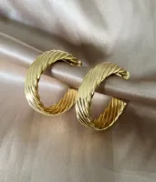 Argola ouro com nervuras (3cm de diâmetro)