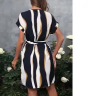 Vestido com cinto listrado colarinho entalhado - Foto 2