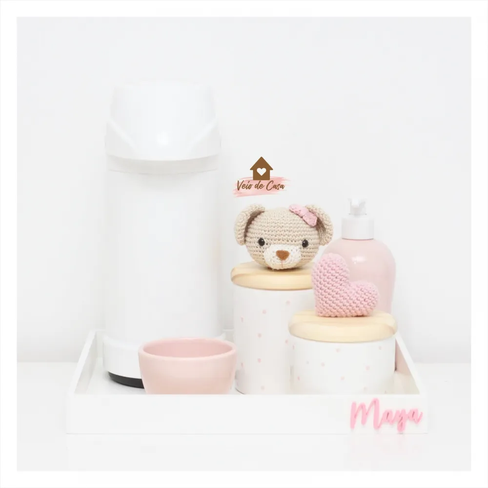 Ursinha + Coração - Kit Higiene Poá - 6 peças - Poá - Bandeja Madeira - Garrafa G