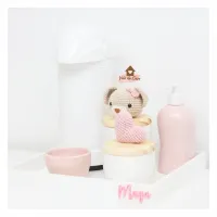 Ursinha + Coração - Kit Higiene Poá - 6 peças - Poá - Bandeja Madeira - Garrafa G - Foto 2