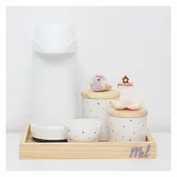 Passarinho + Flor - Kit Higiene - 5 peças - Poá - Bandeja Madeira  - Garrafa G