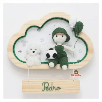 Menino com Pet e Bola de Futebol - Nuvem M - Porta Maternidade