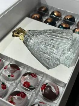 Cx. Livro  N. S. Aparecida em Vidro P/ 16 Bombons