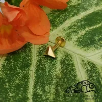 Labret em TITÂNIO PVD GOLD PIRÂMIDE 545 - Foto 3