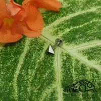 Labret em TITÂNIO PIRÂMIDE 544 - Foto 3