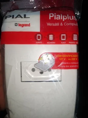 Pial Plus Conjunto 1 Tomada com espelho placa  4x2 Imagem