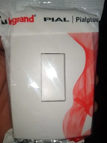 Pial Plus Conjunto 1 Interruptor simples com espelho placa 4x2