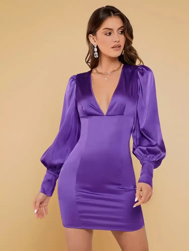 Vestido apertado pescoço de mergulho manga da lanterna cetim