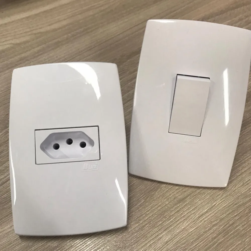 Blux Conjunto 1 Interruptor simples com espelho placa 4x2