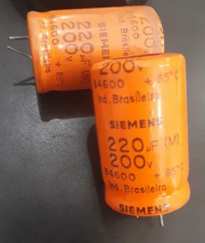 CAPACITOR ELETROLITICO 220UFX200V