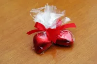 Kit com 30 Mini Corações de Chocolate