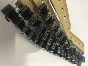  CAPACITOR ELETROLITICO 4,7UFX16V MINI