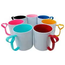 CANECA DE POLIMERO ALÇA CORAÇÃOSINHO INTERIOR E ALÇA COLOR 