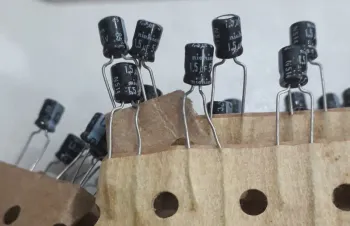 CAPACITOR ELETROLITICO 1,5UFX50V MINI