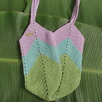 Bolsa de Crochê Quadrada Chevron Verde e Lilás (M) 19