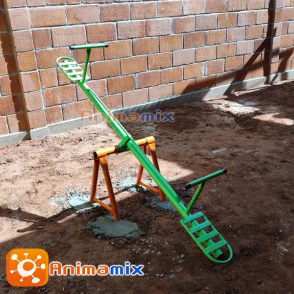 Gangorra de Ferro Simples Assento Fibra Imagem