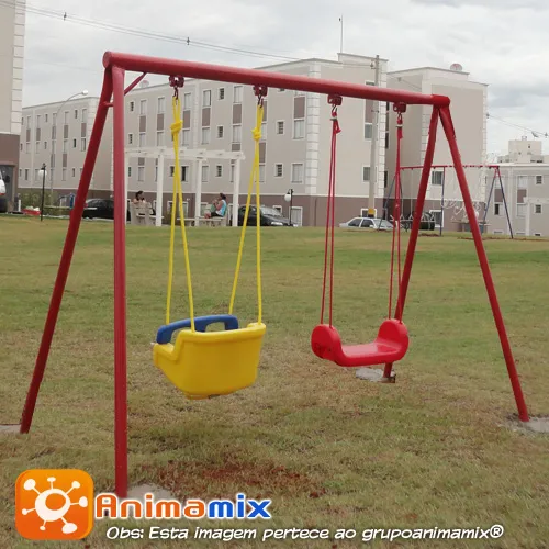 Balanço Duplo com Assentos Plásticos