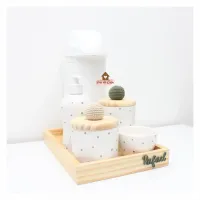 Bolinhas - Kit Higiene - 6 peças - Poá - Bandeja Madeira  - Garrafa G - Foto 4