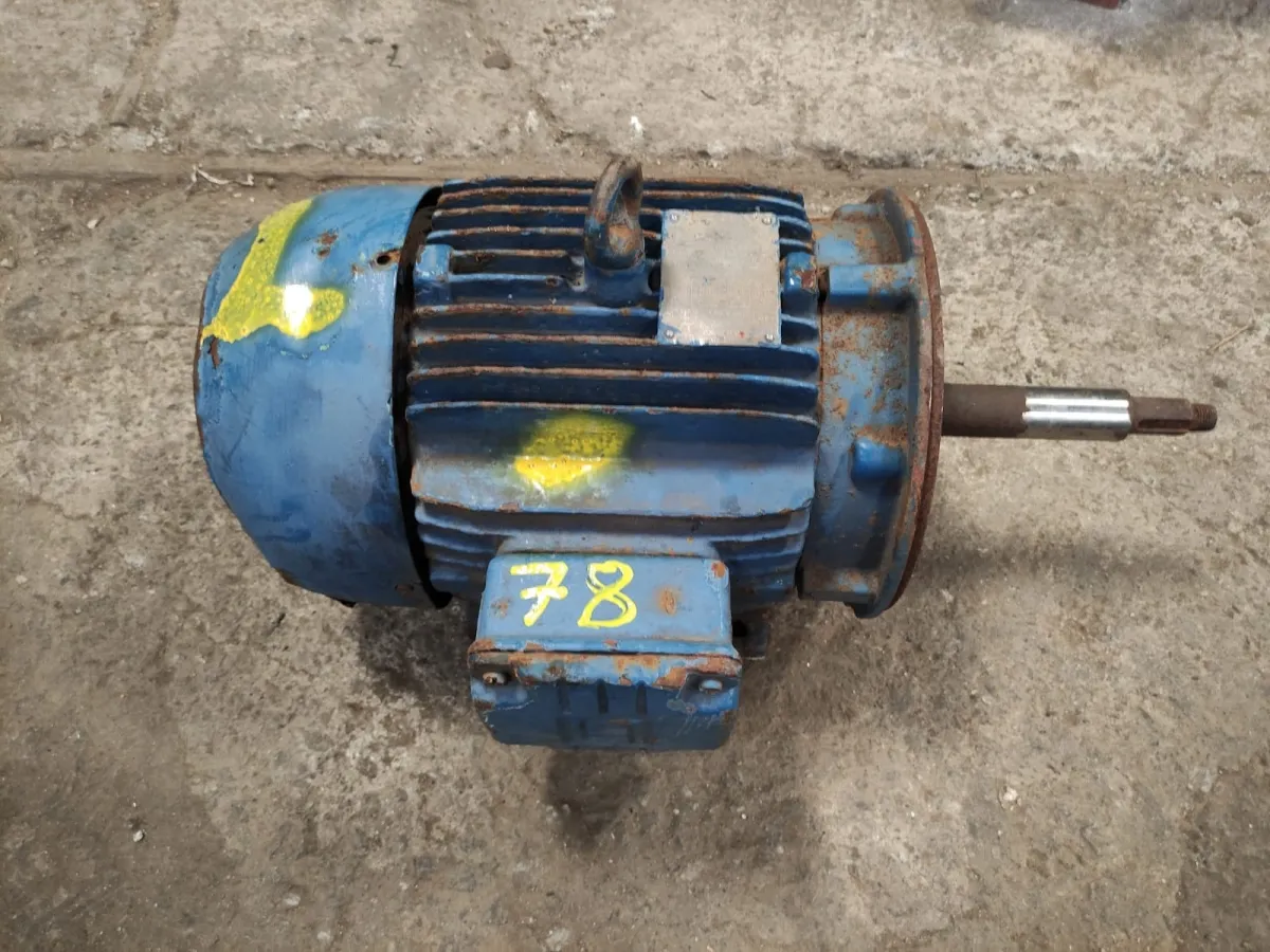 Motor elétrico trifásico WEG 7,5 CV 2 polos 220V/380V/440V - Cód. 78