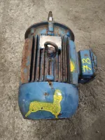 Motor elétrico trifásico WEG 7,5 CV 2 polos 220V/380V/440V - Cód. 78 - Foto 2