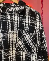CASACO XADREZ PRETO E BRANCO -  BOLSO EM STRASS (TAMANHO M) - Foto 7