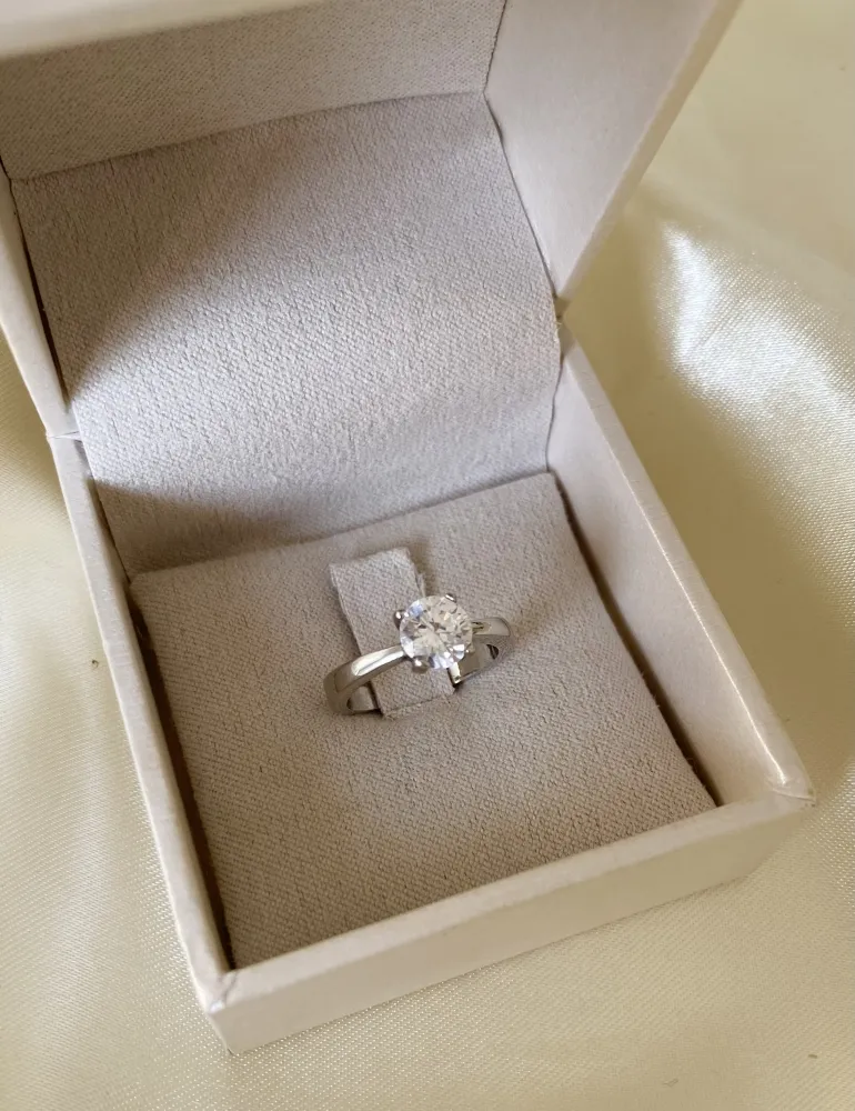 Anel solitário 0,6 cm diâmetro da pedra Zirconia (aro 12) 