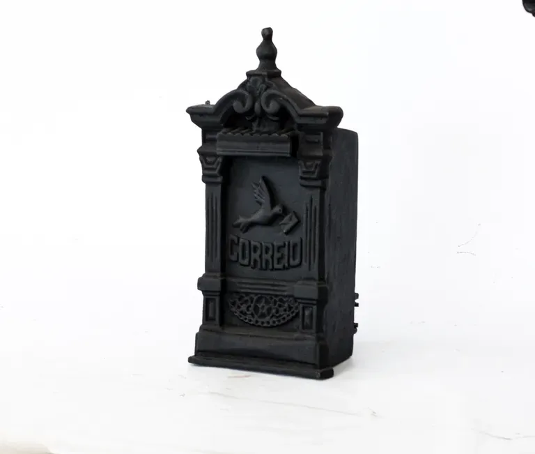 Caixa de Correio Pombo Pequena com Pé 110X25X10