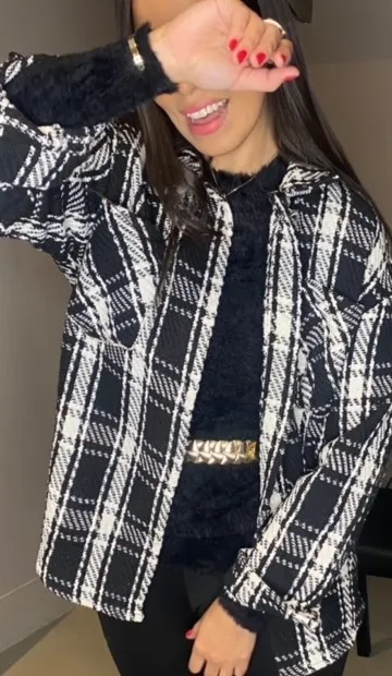 CASACO XADREZ PRETO E BRANCO -  BOLSO EM STRASS (TAMANHO M)