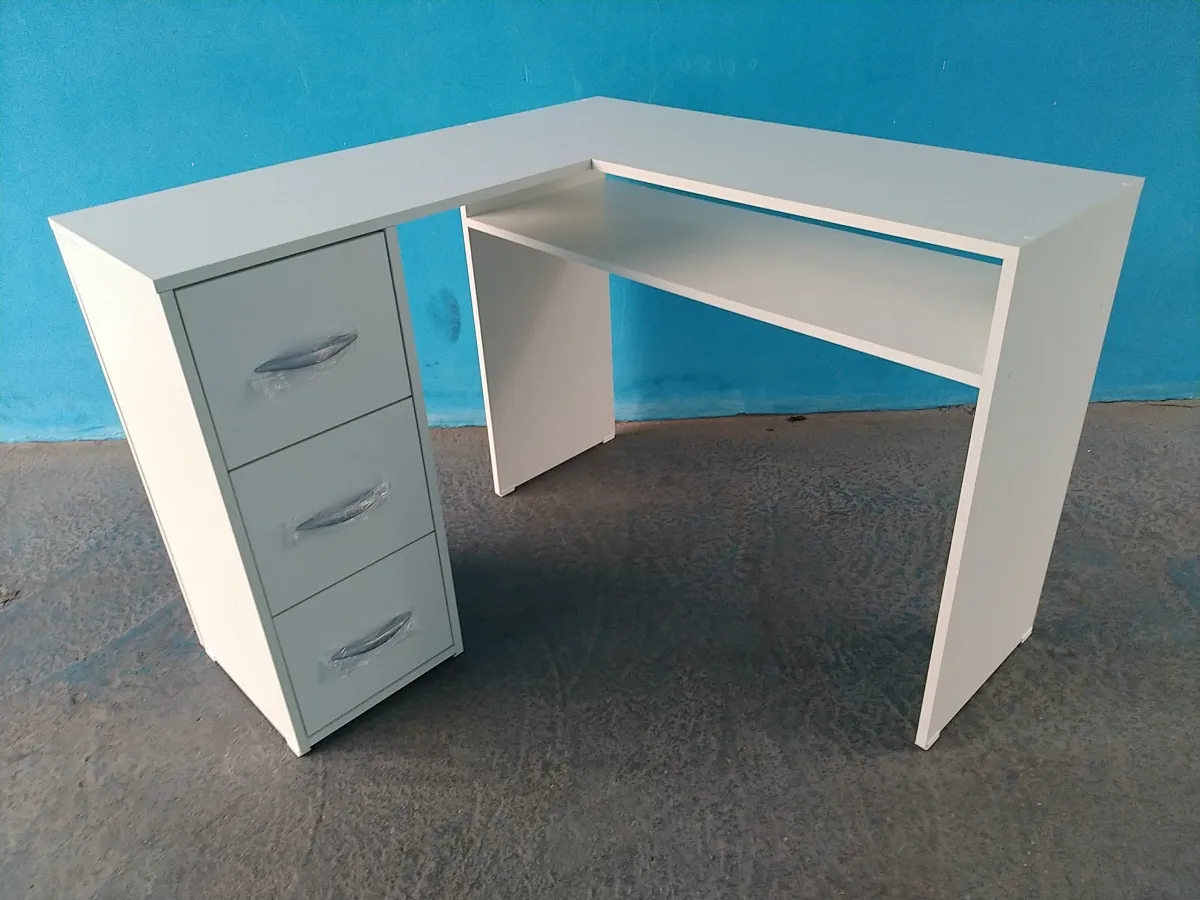 Mesa Manicure em L Emily