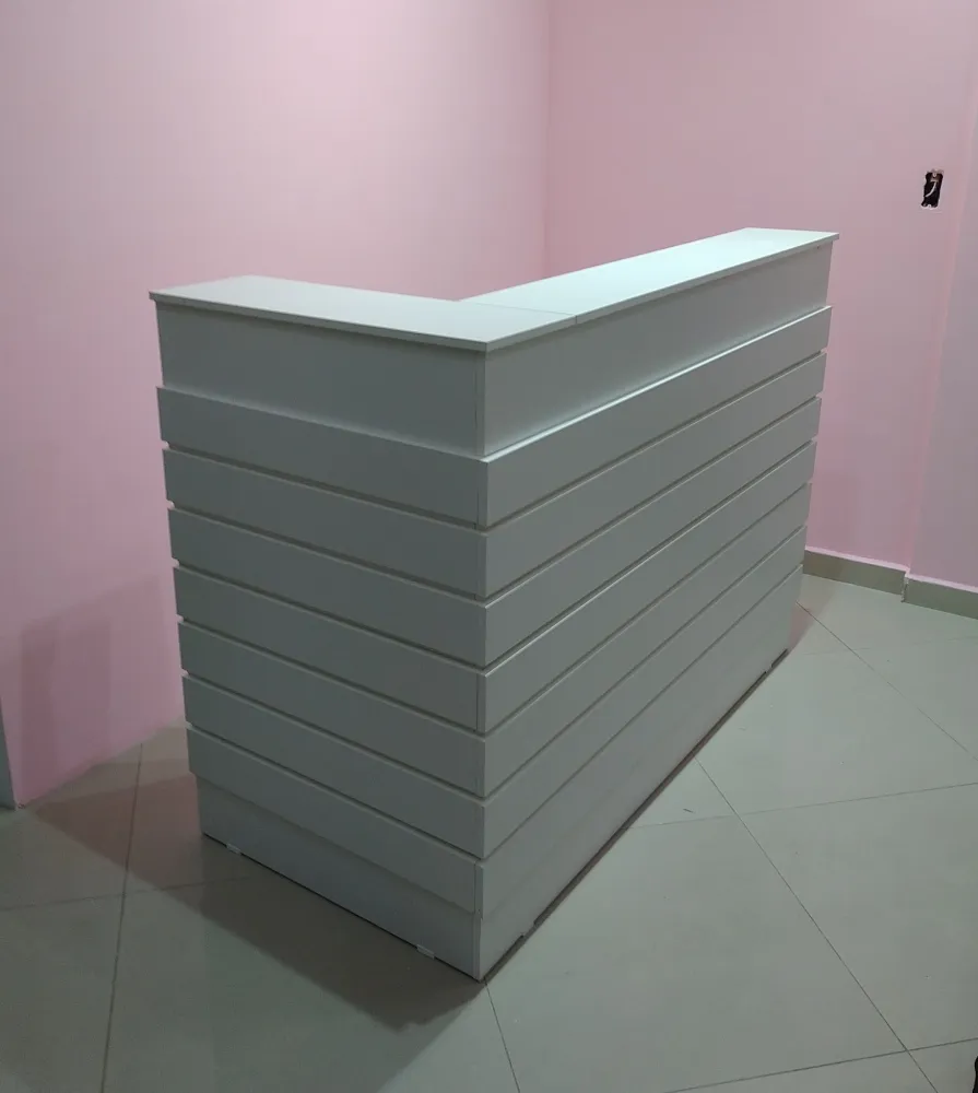 Balcão Caixa em L Ripado Imagem