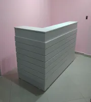 Balcão Caixa em L Ripado