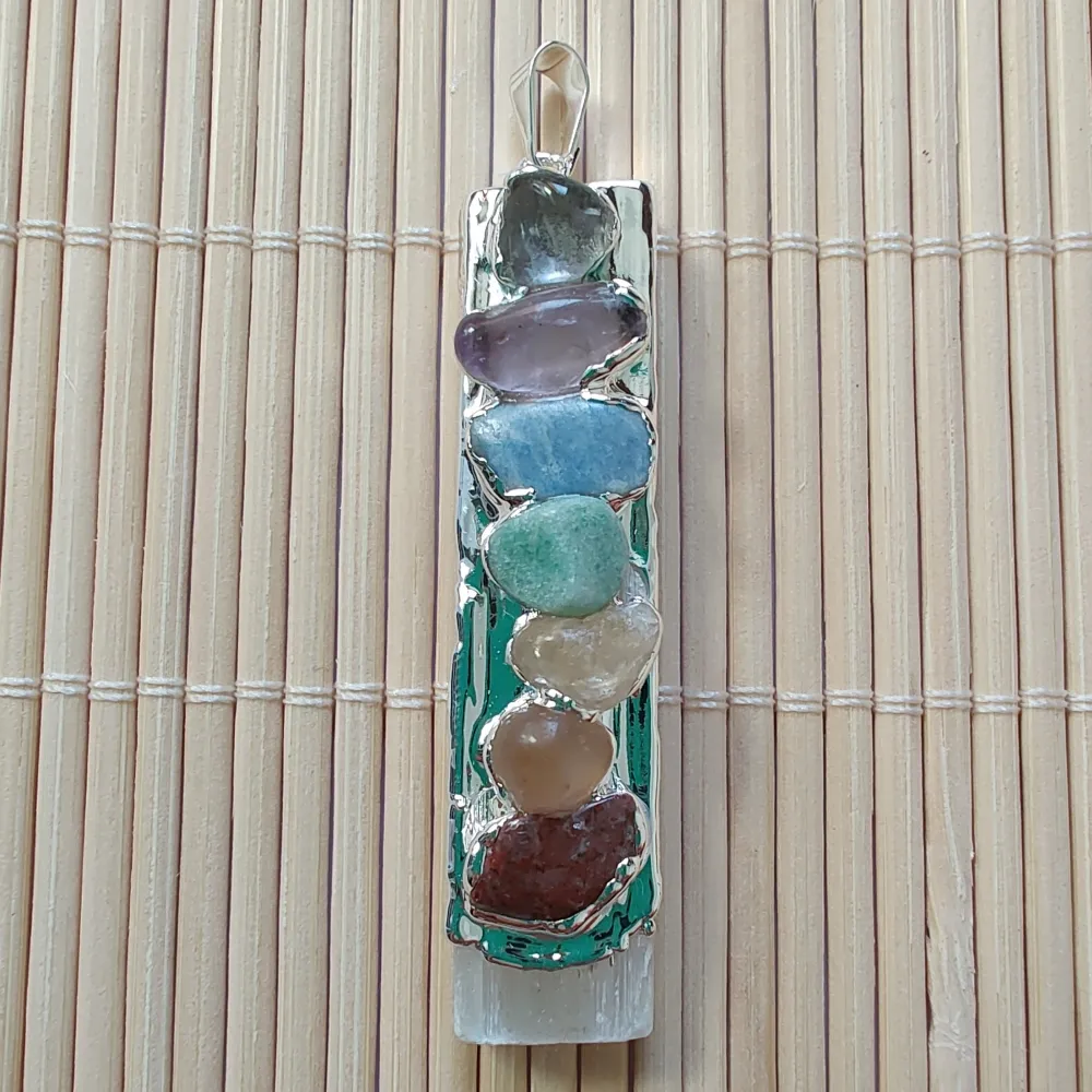 PINGENTE DE PEDRA NATURAL SELENITA 7 CHAKRAS - 014