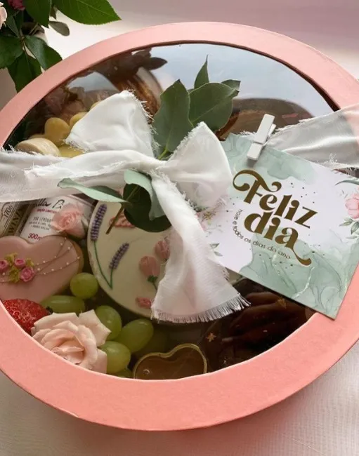 Redonda  Diâm. 30,0 x 10,0 altura - Tampa e Fundo Cartonagem  C/ Visor 