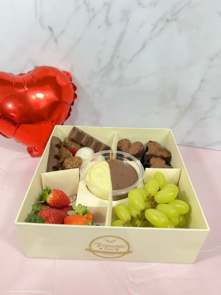 Cx. Fondue 22,0 x 22,0 x 7,0  C/ Divisória – Tampa Transparente e Fundo Cartonagem