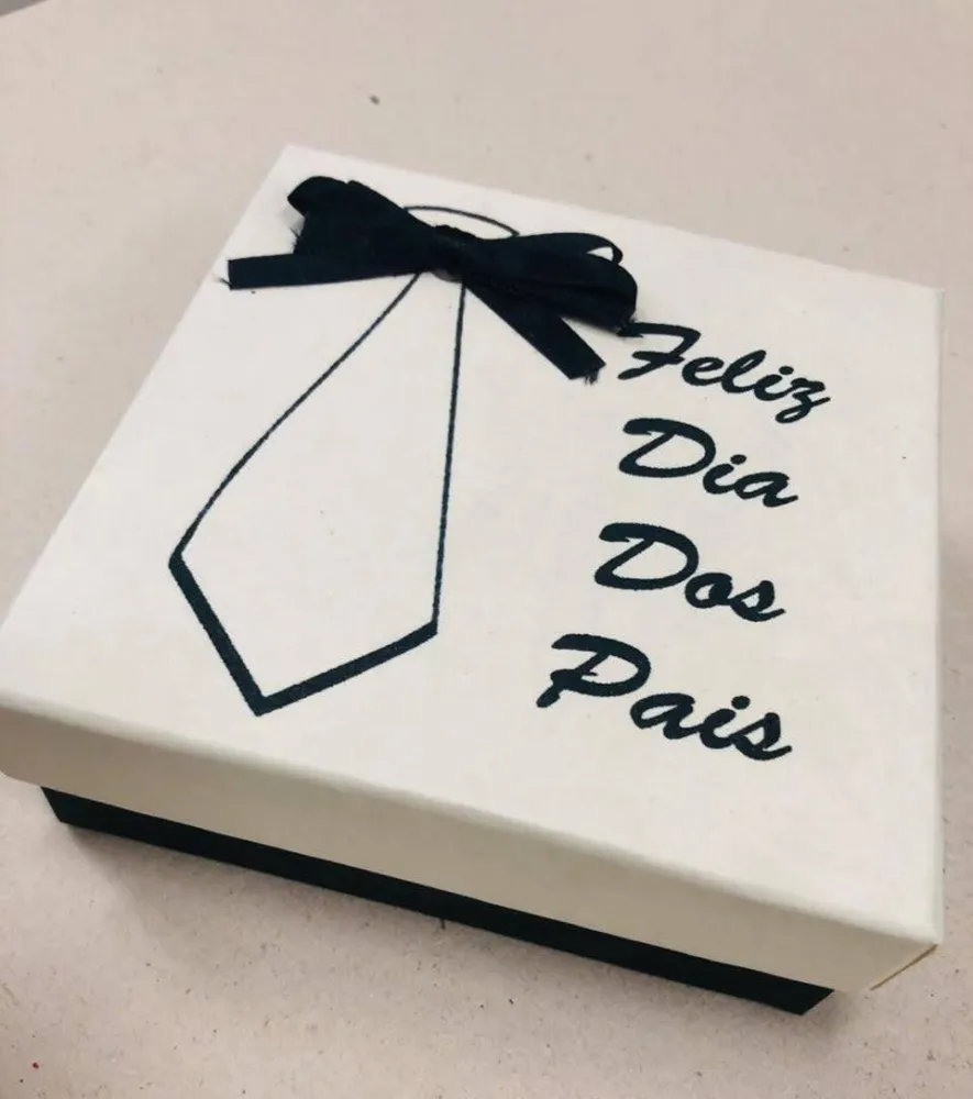 P/ 9 Bombons - 11,0 x 11,0 x 4,0 - Tampa Personalizada com Lacinho e Fundo Cartonagem 