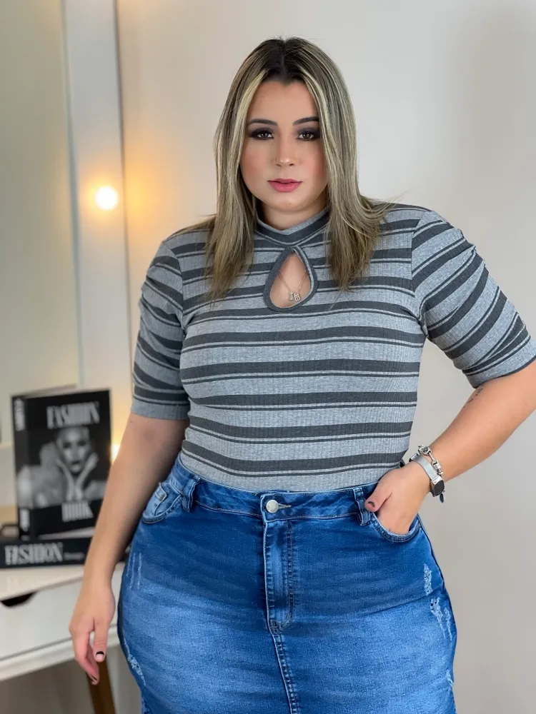 Cropped Canelado Diva's Voga Manga Princesa Listrado Cinza Imagem