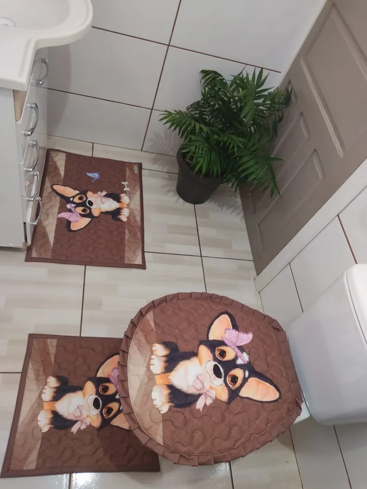 Jogo de Tapete Banheiro - Cachorro e Borboletas Imagem